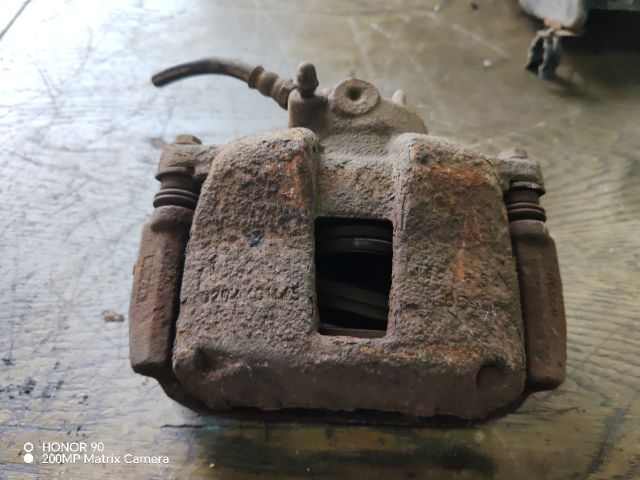 bontott CITROËN XSARA PICASSO Jobb első Féknyereg Munkahengerrel