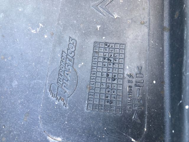 bontott CITROËN XSARA PICASSO Bal első Dobbetét (Kerékjárati, Műanyag)