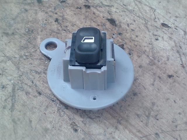 bontott CITROËN XSARA PICASSO Bal hátsó Ablakemelő Kapcsoló