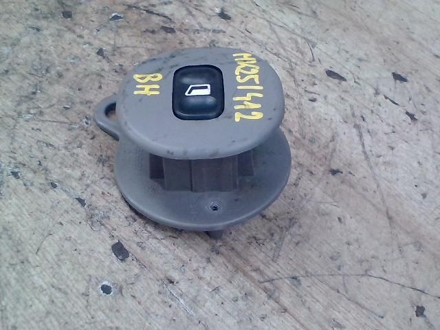 bontott CITROËN XSARA PICASSO Bal hátsó Ablakemelő Kapcsoló