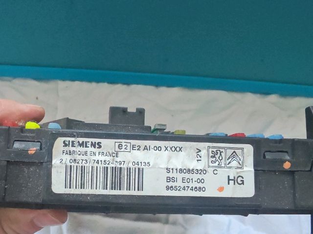 bontott CITROËN XSARA PICASSO Biztosítéktábla Utastér