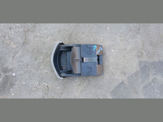 bontott CITROËN XSARA PICASSO Első Hamutartó