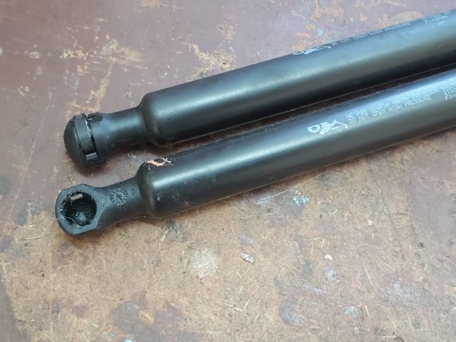 bontott CITROËN XSARA PICASSO Gázrugós Kitámasztó Teleszkóp Pár Csomagtérajtó