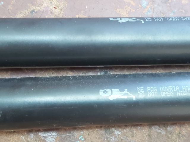 bontott CITROËN XSARA PICASSO Gázrugós Kitámasztó Teleszkóp Pár Csomagtérajtó