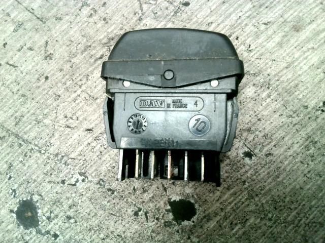 bontott CITROËN XSARA PICASSO Jobb első Ablakemelő Kapcsoló