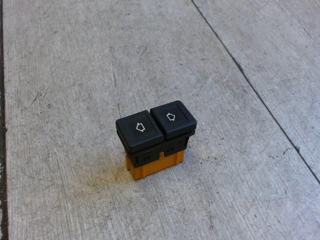 bontott CITROËN XSARA PICASSO Jobb hátsó Ablakemelő Kapcsoló