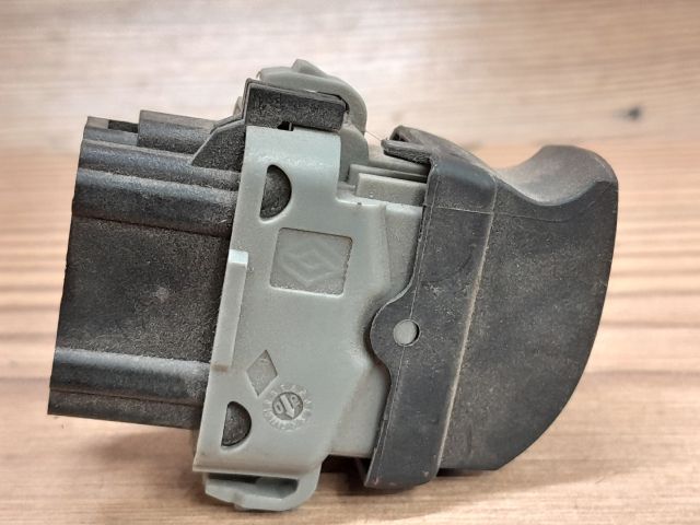 bontott CITROËN XSARA PICASSO Jobb hátsó Ablakemelő Kapcsoló