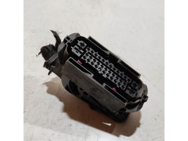 bontott   Csatlakozó