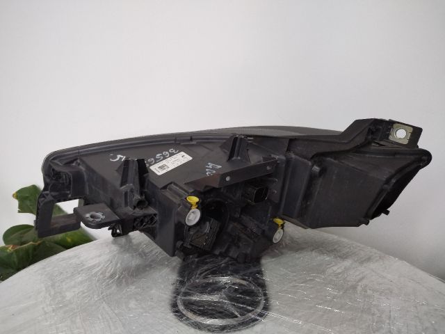 bontott CUPRA BORN Jobb Fényszóró