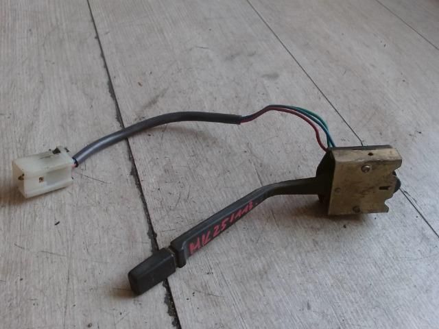 bontott DACIA 1310 Bal Kormánykapcsoló Irányjelző