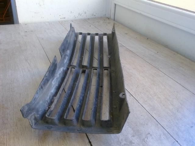 bontott DACIA 1310 Hűtőrács