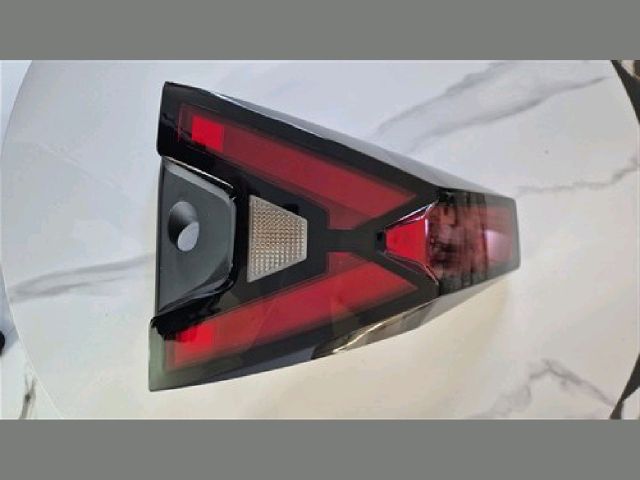 bontott DACIA BIGSTER Jobb Hátsó Lámpa