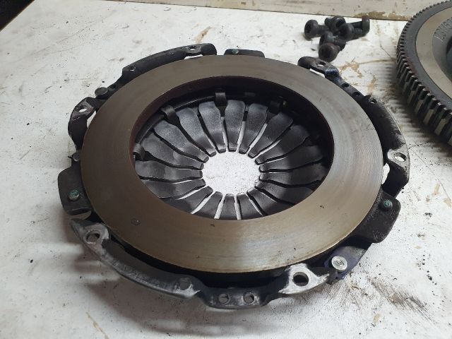 bontott DACIA DOKKER Kuplung Szett Lendkerékkel