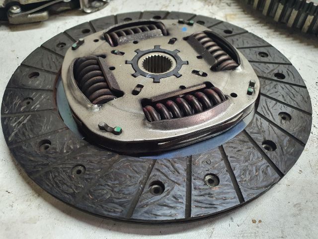 bontott DACIA DOKKER Kuplung Szett Lendkerékkel