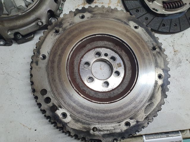 bontott DACIA DOKKER Kuplung Szett Lendkerékkel