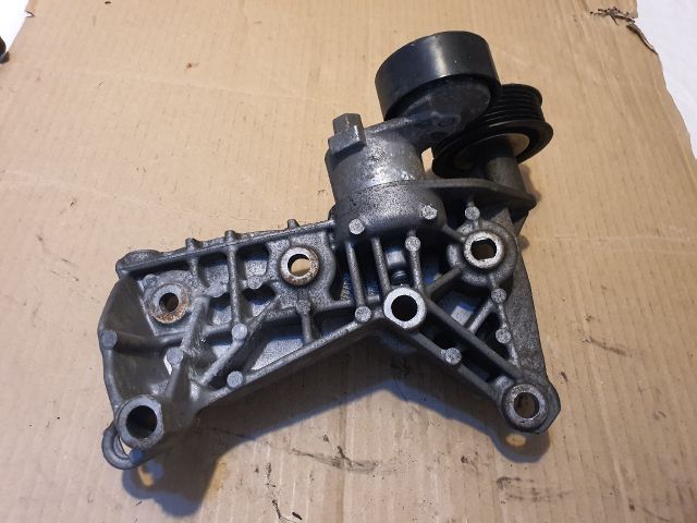 bontott DACIA DOKKER Generátor Tartó Bak