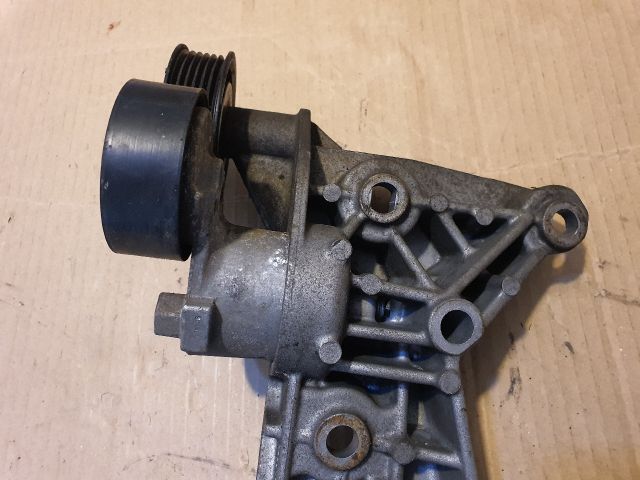 bontott DACIA DOKKER Generátor Tartó Bak