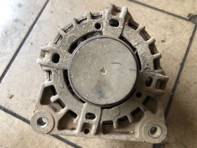 bontott DACIA DOKKER Generátor