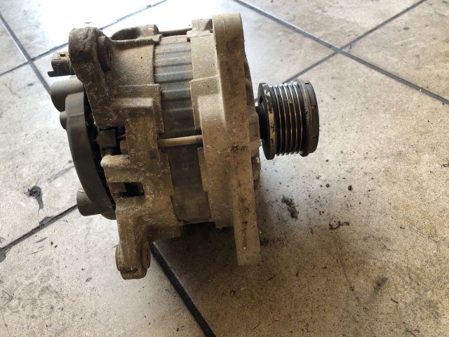 bontott DACIA DOKKER Generátor