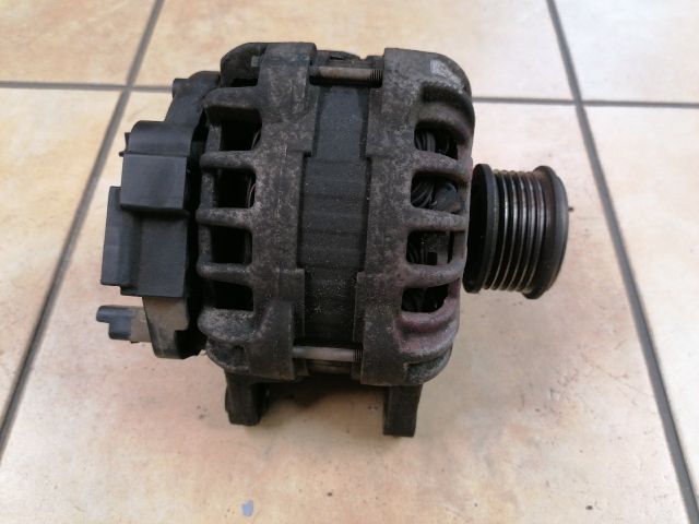 bontott DACIA DOKKER Generátor