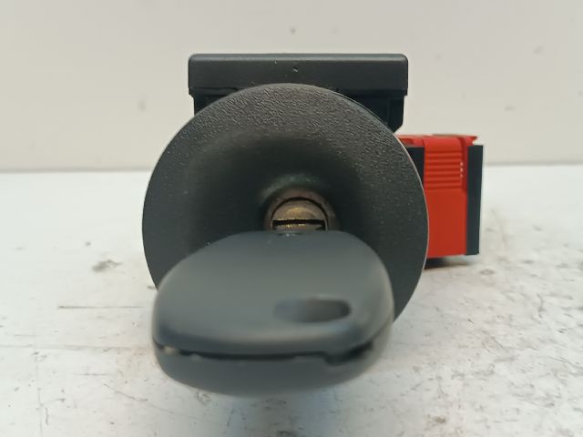 bontott DACIA DOKKER Gyújtáskapcsoló Házzal