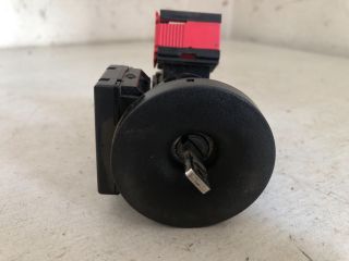 bontott DACIA DOKKER Gyújtáskapcsoló