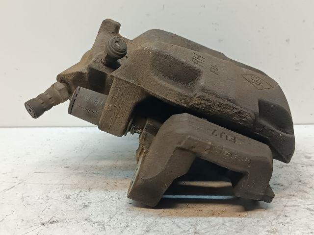 bontott DACIA DOKKER Jobb első Féknyereg Munkahengerrel