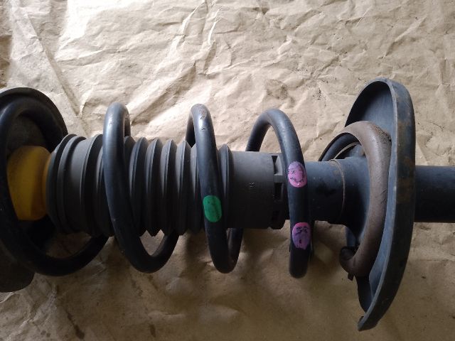 bontott DACIA DOKKER Jobb első Gólyaláb (Lengécsillapító, Rugó)