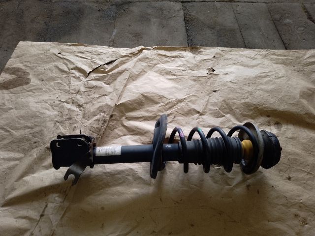 bontott DACIA DOKKER Jobb első Gólyaláb (Lengécsillapító, Rugó)