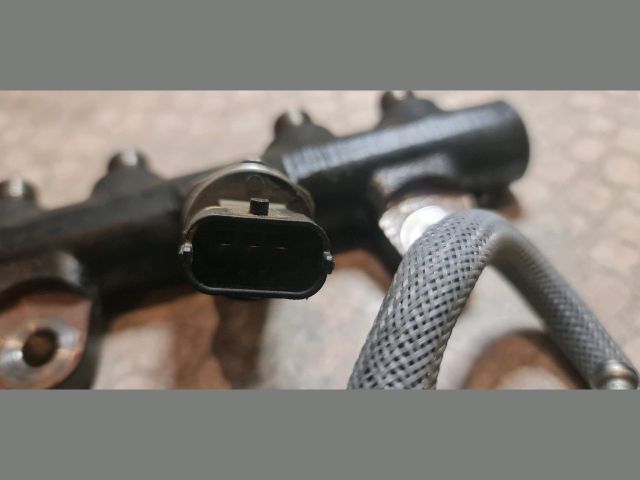 bontott DACIA DOKKER Közösnyomócső