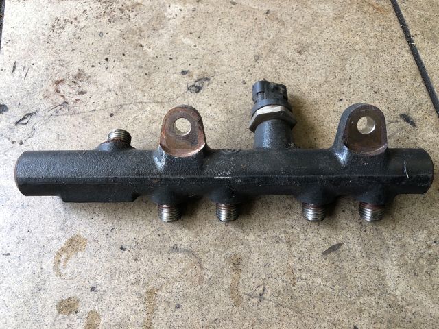 bontott DACIA DOKKER Közösnyomócső