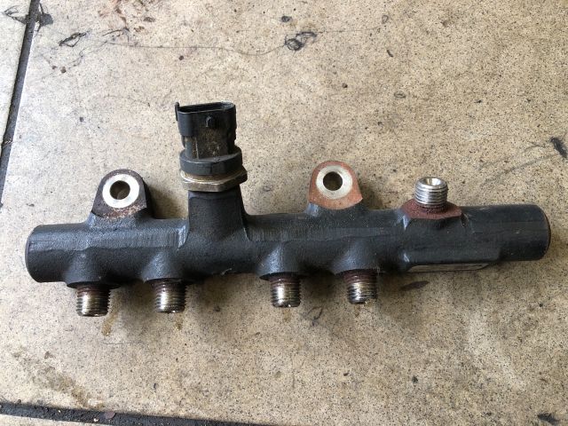 bontott DACIA DOKKER Közösnyomócső