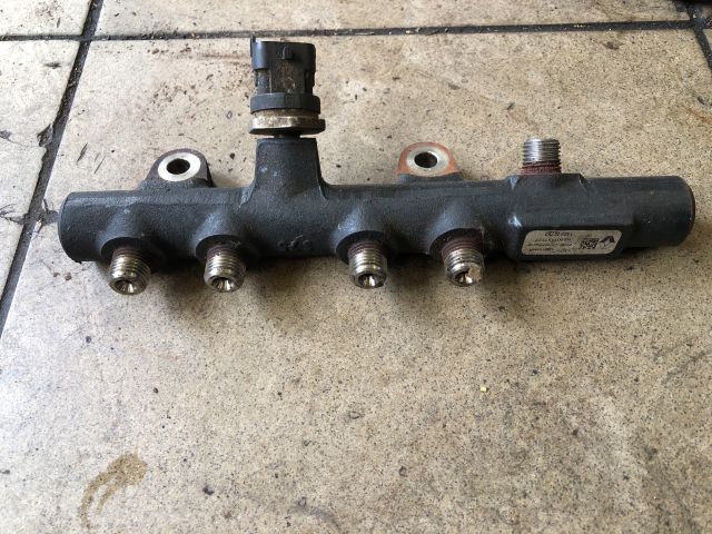 bontott DACIA DOKKER Közösnyomócső