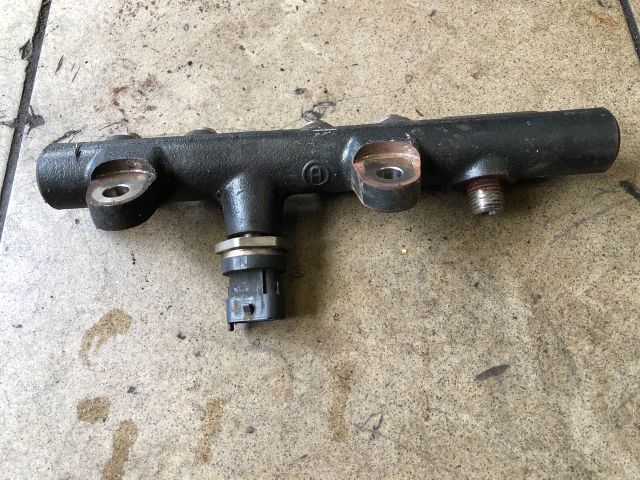 bontott DACIA DOKKER Közösnyomócső