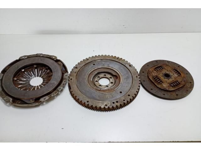 bontott DACIA DOKKER Kuplung Szett Lendkerékkel