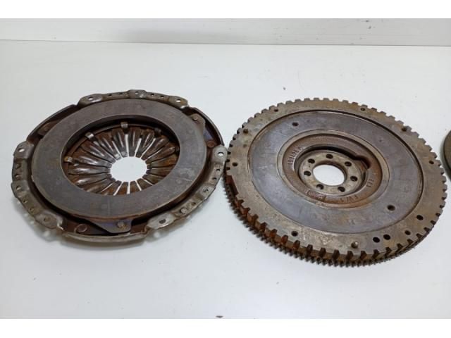 bontott DACIA DOKKER Kuplung Szett Lendkerékkel