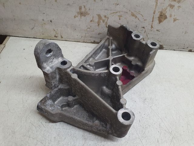 bontott DACIA DOKKER Motor Tartó Bak (Fém)