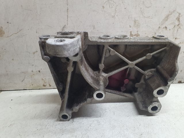 bontott DACIA DOKKER Motor Tartó Bak (Fém)