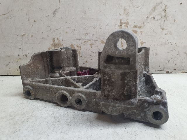 bontott DACIA DOKKER Motor Tartó Bak (Fém)