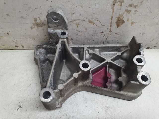 bontott DACIA DOKKER Motor Tartó Bak (Fém)