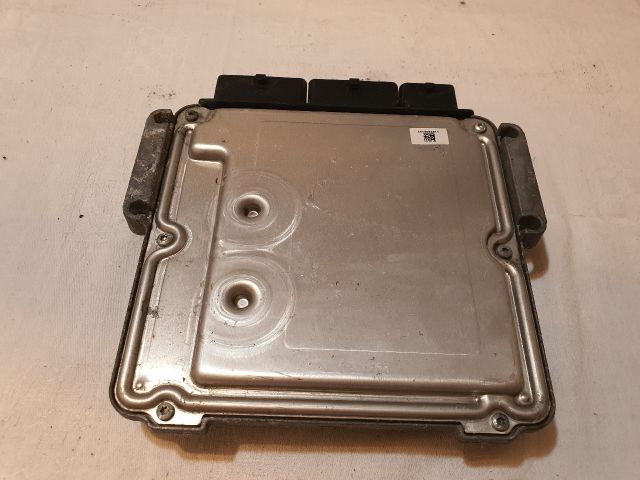 bontott DACIA DOKKER Motorvezérlő