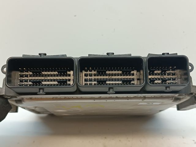 bontott DACIA DOKKER Motorvezérlő