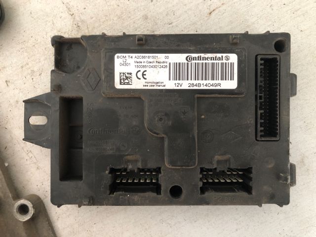 bontott DACIA DOKKER Motorvezérlő