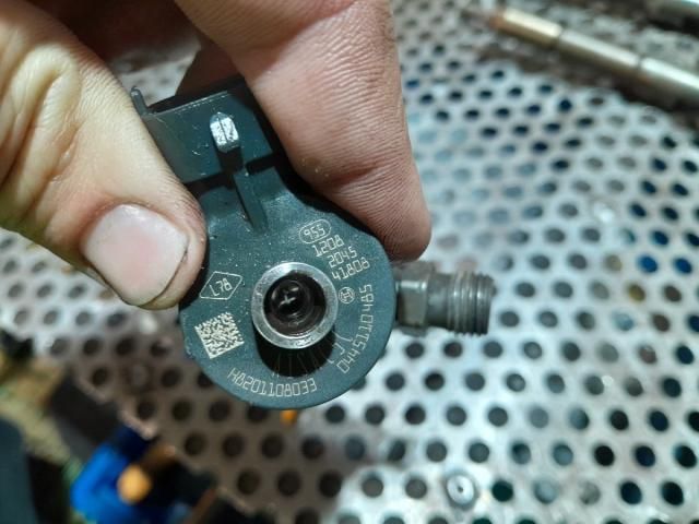 bontott DACIA DOKKER Porlasztó Sor / Híd