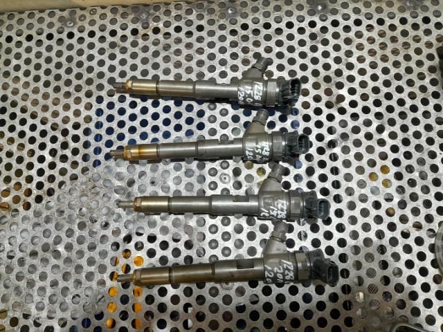 bontott DACIA DOKKER Porlasztó Sor / Híd