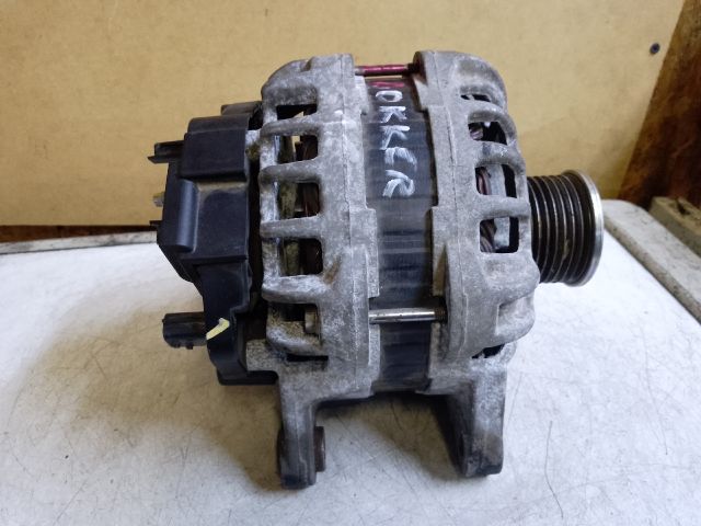 bontott DACIA DOKKER Generátor