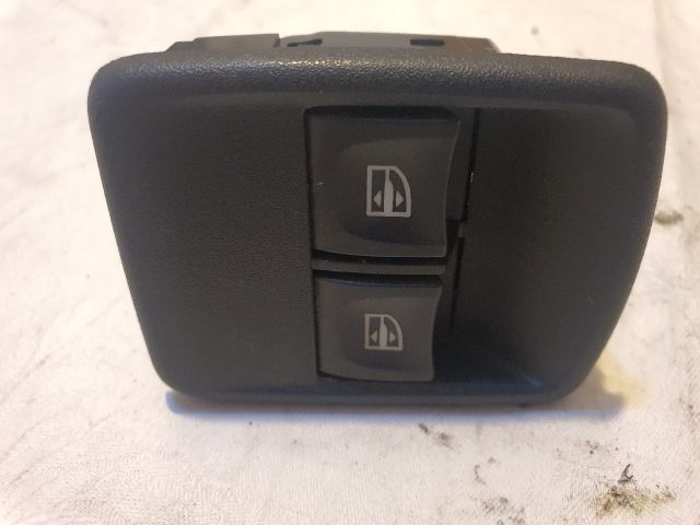 bontott DACIA DOKKER Ablakemelő Kapcsoló Négyes / Kettes