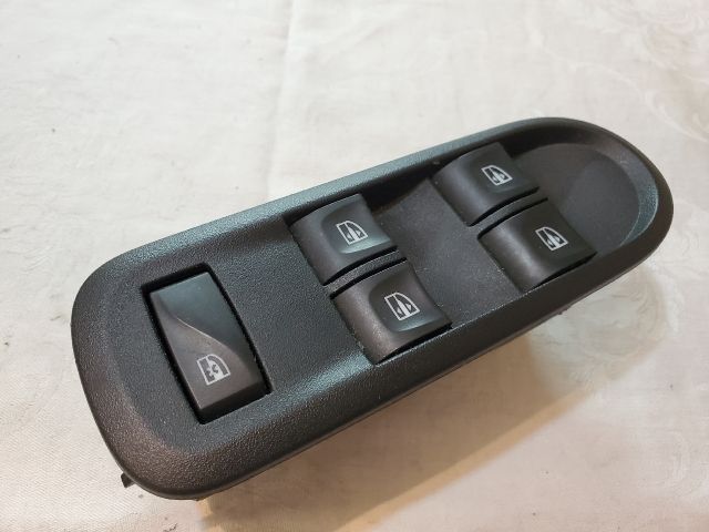 bontott DACIA DOKKER Ablakemelő Kapcsoló Négyes / Kettes