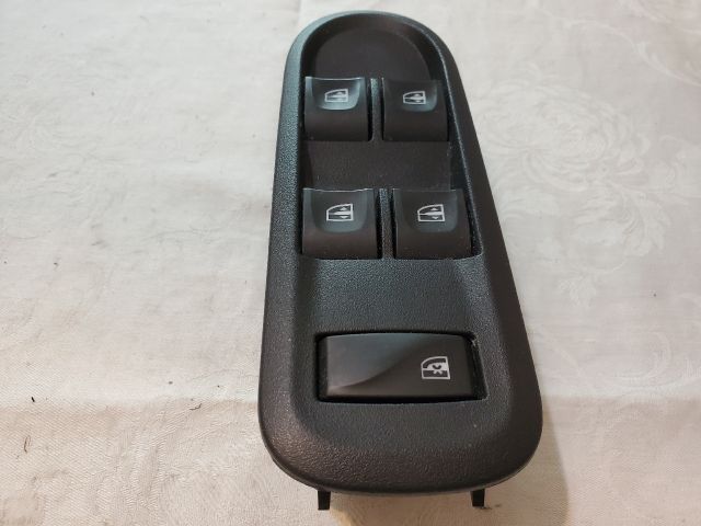 bontott DACIA DOKKER Ablakemelő Kapcsoló Négyes / Kettes