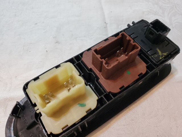 bontott DACIA DOKKER Ablakemelő Kapcsoló Négyes / Kettes